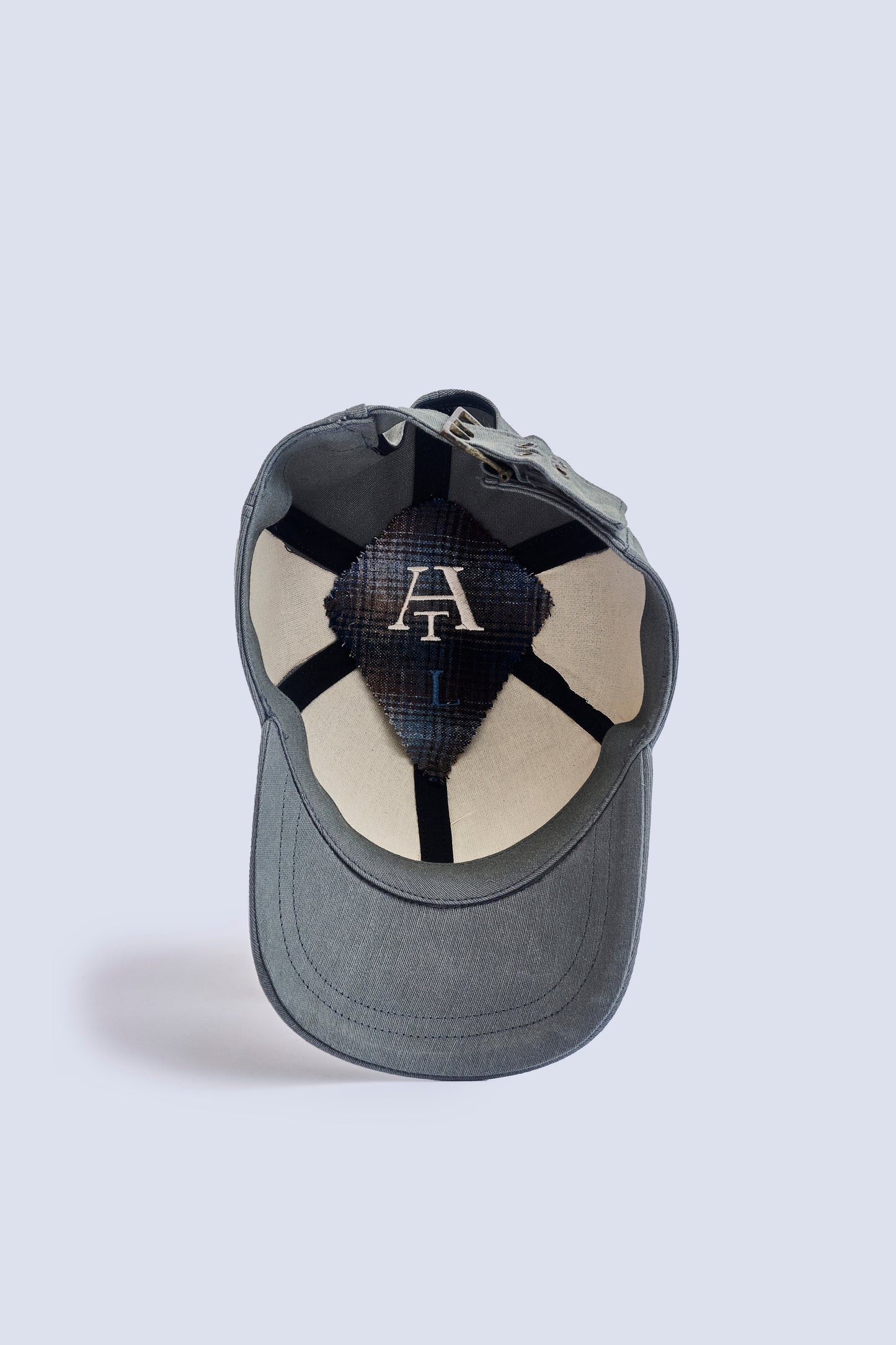 Cap IV- Grey