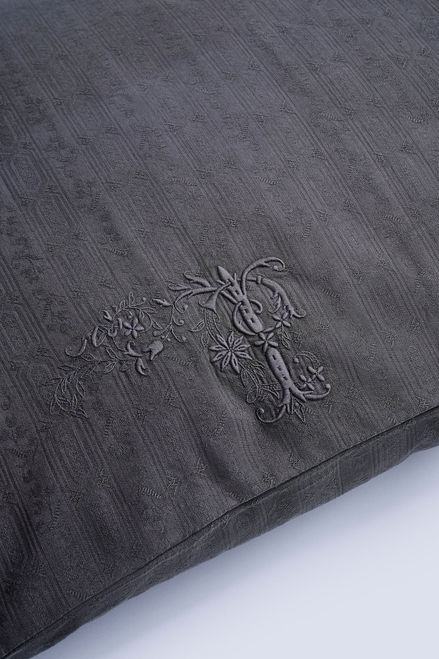 Cushion cover V- Grey